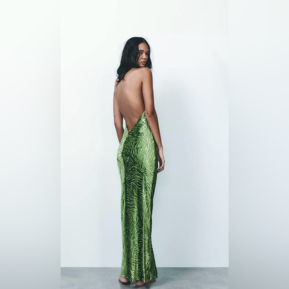 BRAND NEW ZARA VELVET HALTER DRESS – SIZE SMALL with tag on ! - Picture 10 of 13